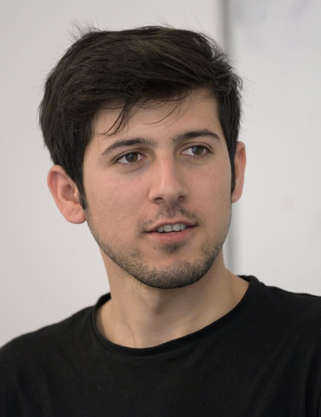 Azad Kour: Zwischen Flucht und Engagement