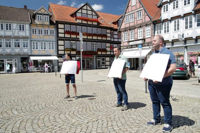 Kein Platz für Rassismus: Flüchtlinge engagieren sich