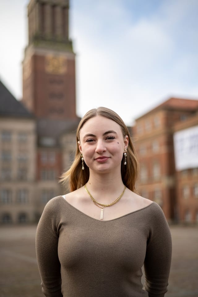 "Erwachsene setzen das, was wir wollen, nicht um" - Meltem Söbütay über politisches Engagement