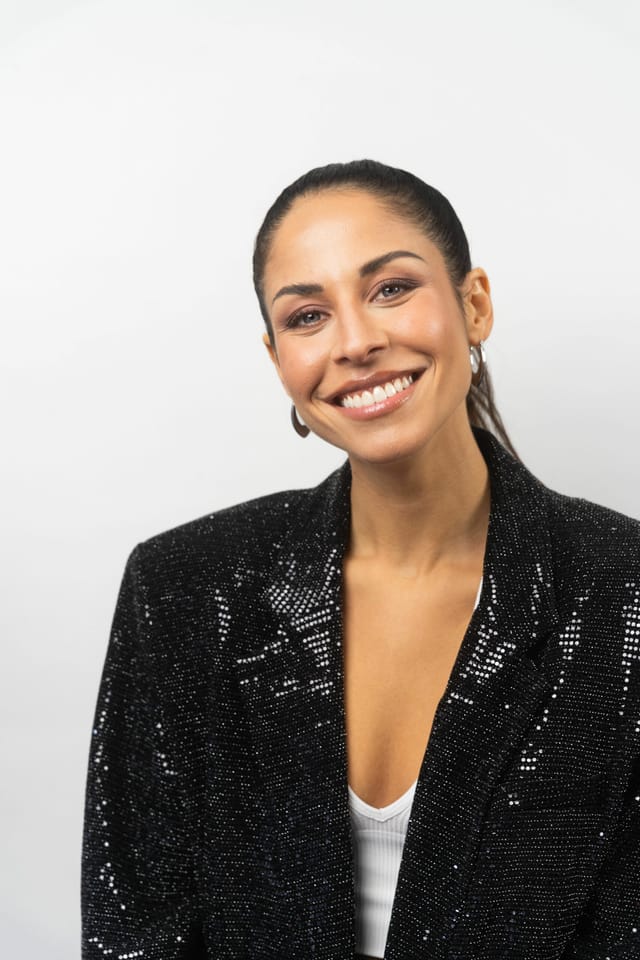 Negah Amiri: mit Humor durchs Leben