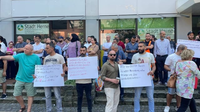 Herne: Proteste gegen Ausländerbehörde