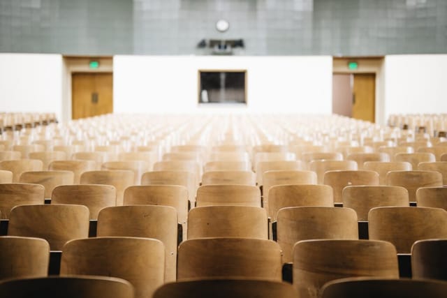 #LetHerLearn: Universitäts- und Arbeitsverbot für afghanische Frauen