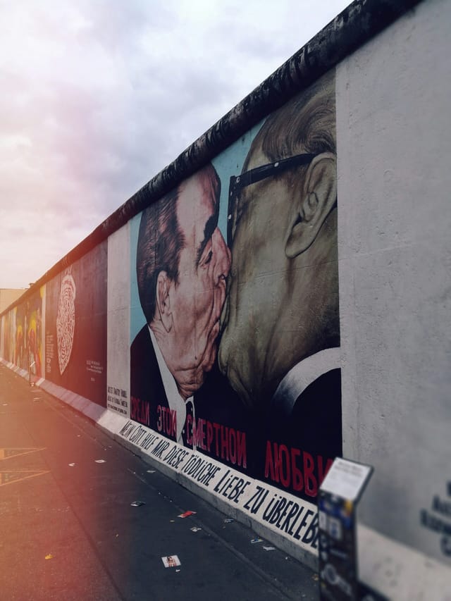 Kollektiver Widerstand, Revolutionen und der Fall der Berliner Mauer