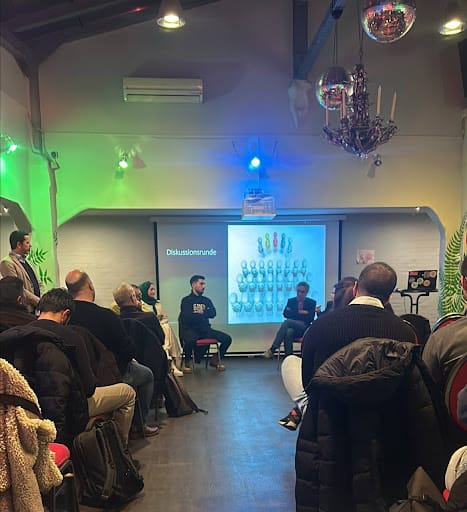 Wie eine Diskussionsrunde Politik und die syrische Community zusammenbringt