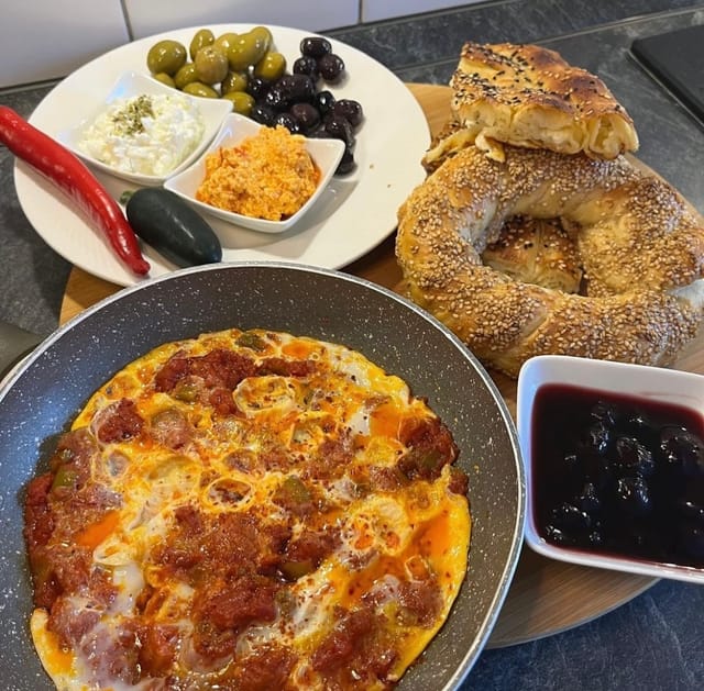 Frisch zubereitetes Menemen