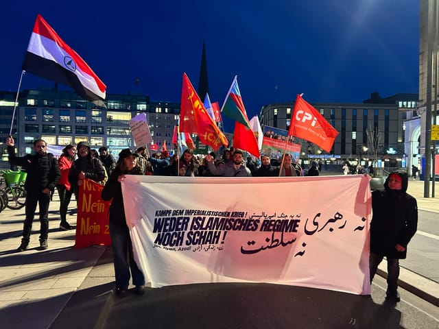 „Weder Mullahs noch Schah“: Demonstration in Hamburg  gegen den Iran-Krieg
