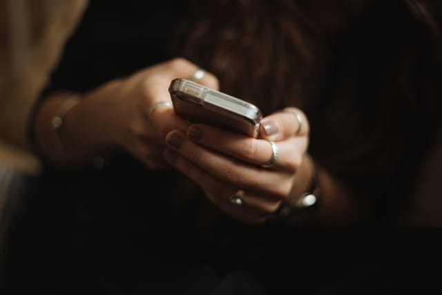 Swipe nach Glauben: Konfessionalismus als Geschäftsmodell