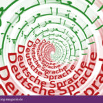 Künstlrische Darstellung der arabischen und deutschen Sprache in einer rot-grünen Spirale