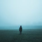 Der Kampf gegen die Erinnerungen kann schwer sein. Foto: Jakub Kriz via Unsplash unter CC0 Lizenz
