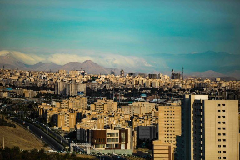 Teheran, die Hauptstadt des Irans. Foto: Hadi Yazdi Aznaveh via Unsplash unter CC0-Lizenz