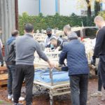 Zahlreiche Helfer packen mit an