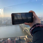 Durch Handy gucken wir das Welt.