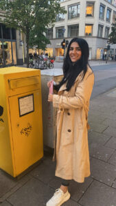 Bjeen Alhassan nimmt ihr Wahlrecht wahr